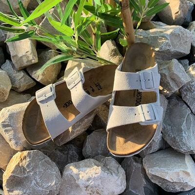 😍 Quand les Birk arrivent en boutique, c’est que le soleil revient ! ☀️🥳
Découvrez notre nouvelle collection @birkenstock #birkenstock #arizona #summer